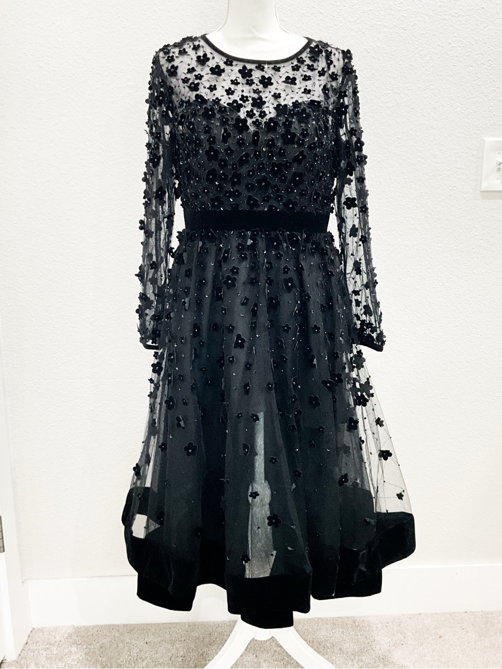 Mac Duggal Black Floral Appliqué Mesh Gown Size 12